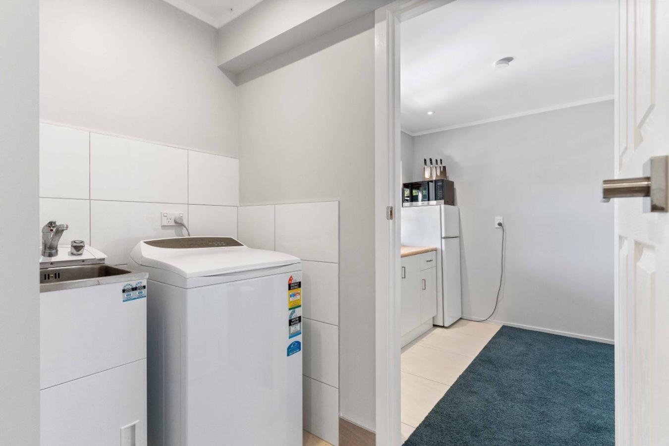 Appartamento Onemana Retreat - Self-Contained Unit With Hot Tub Opoutere Esterno foto